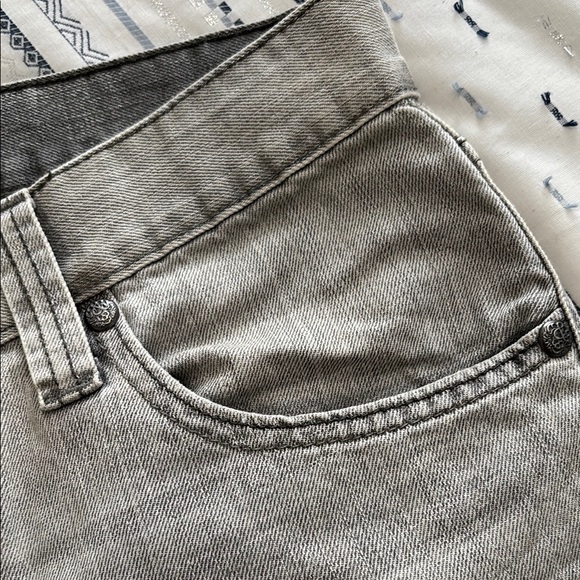 Men's Gray Rock & Republic Jeans - Picture 7 of 14